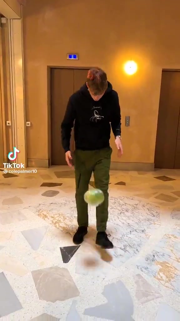 今日趣图：切尔西一直买，利物浦一直等，巴萨一直乐观